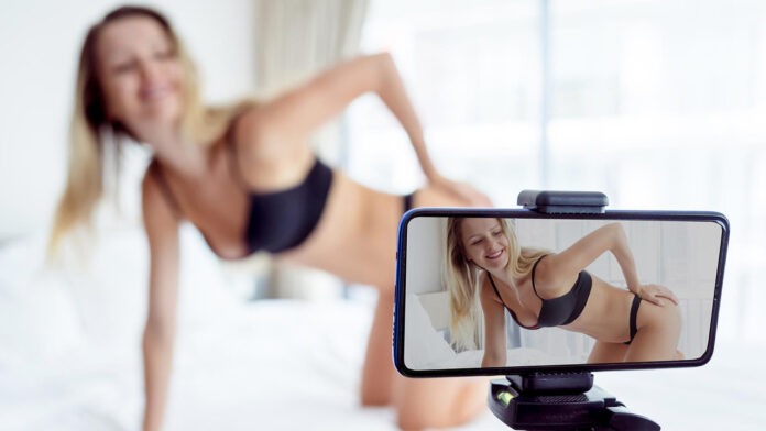 Comment devenir une camgirl très populaire et gagner de l'argent ?